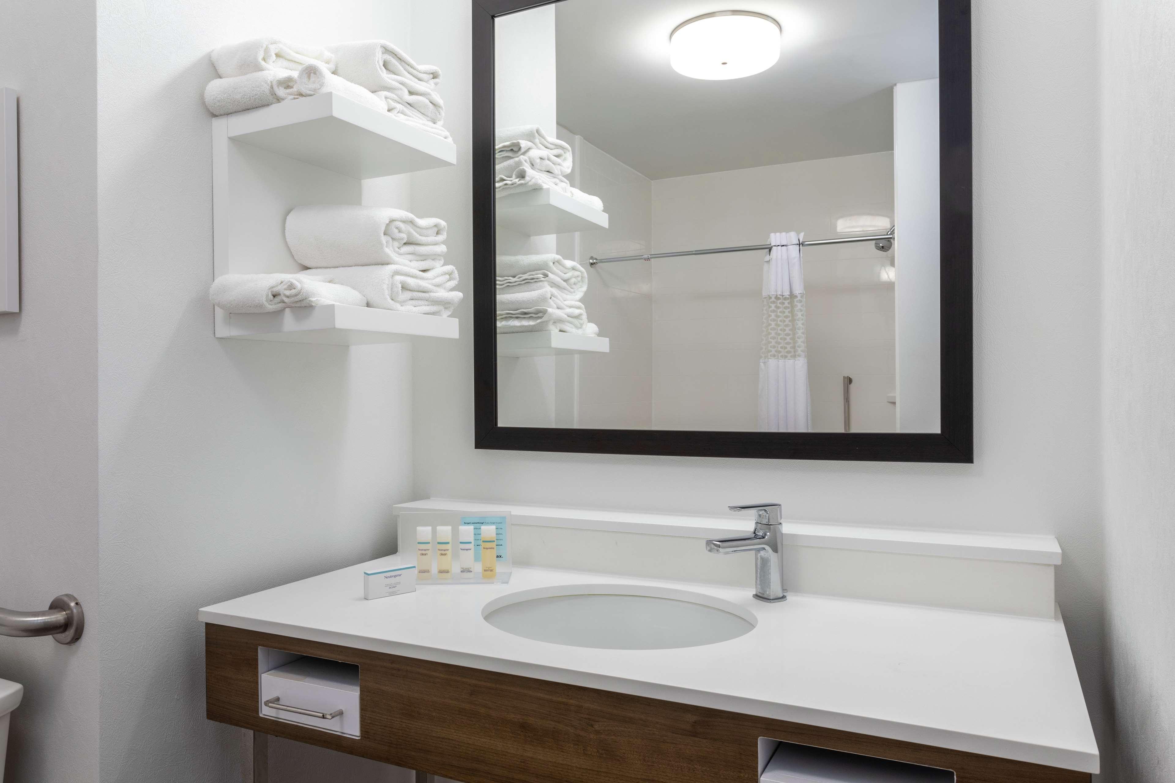 Hampton Inn Bedford Extérieur photo