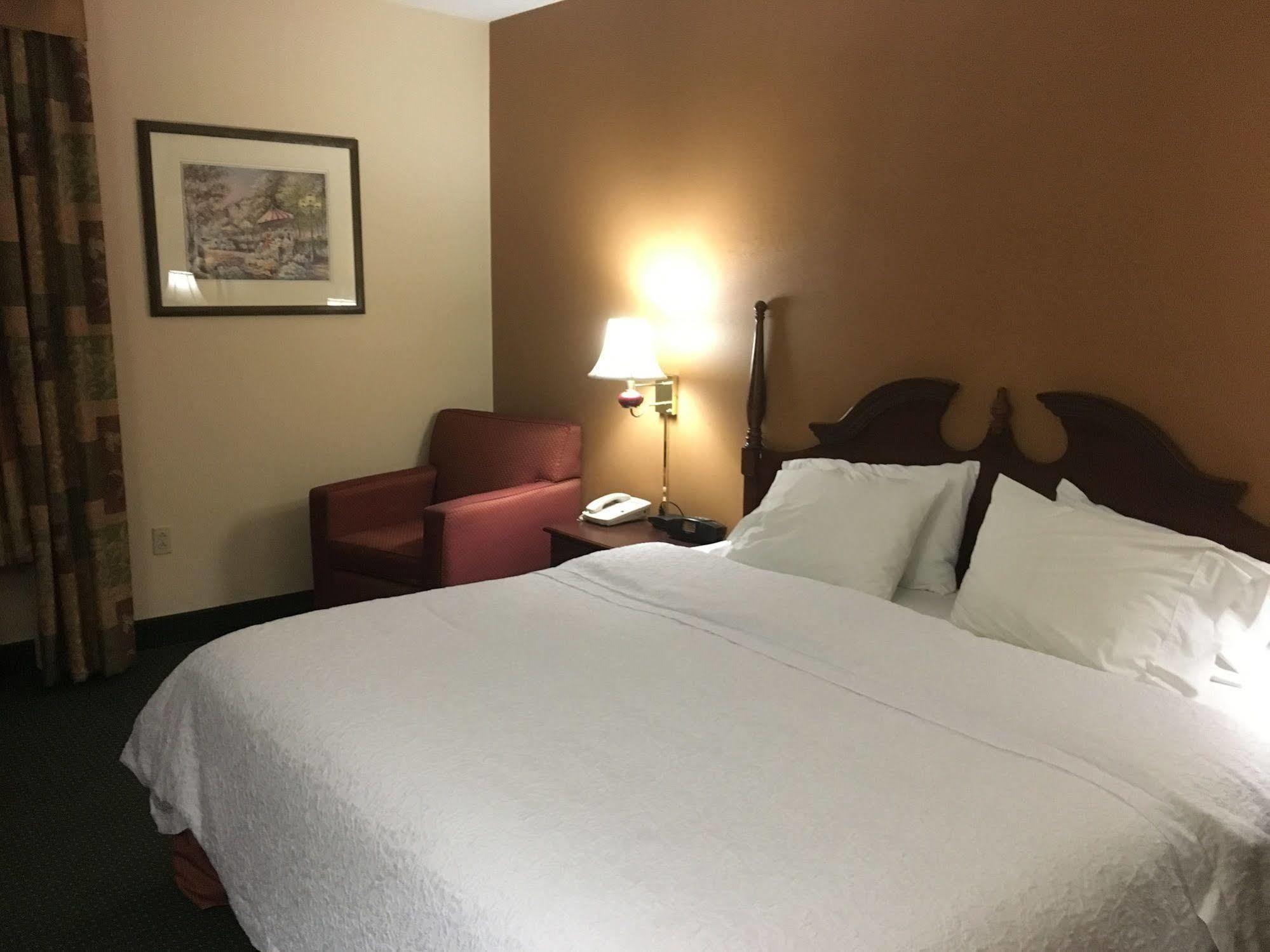 Hampton Inn Bedford Extérieur photo