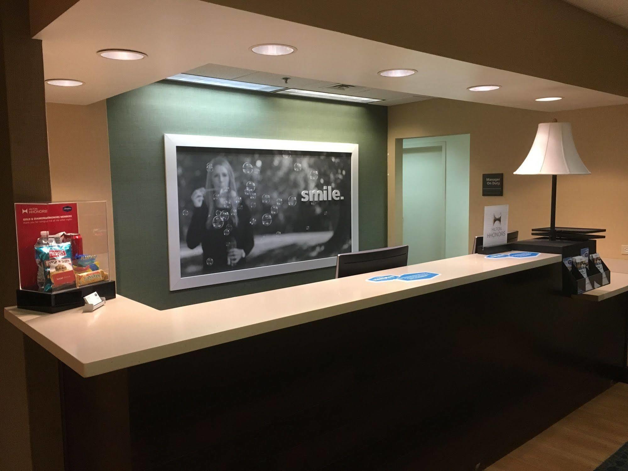 Hampton Inn Bedford Extérieur photo
